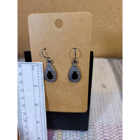 (3 for $15)~JoMa~ Silvertone Teardrop Earrings with Black Accent- NWT - Picture 3 of 4